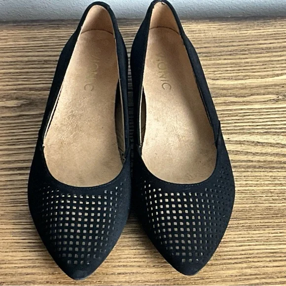Vionic Posey Black Perforated Suede Ballet Flat, New in Box - Picture 3 of 7